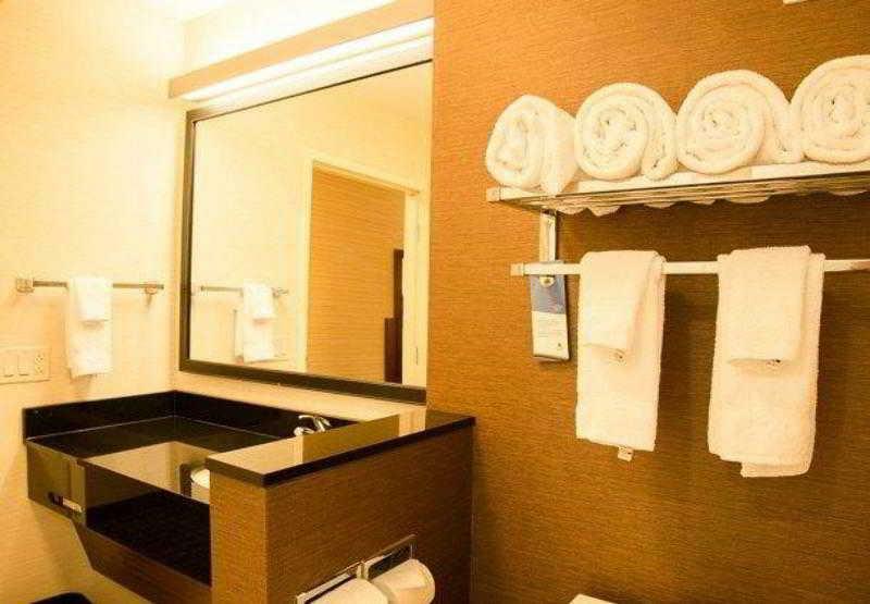 Fairfield Inn & Suites By Marriott Монктон Экстерьер фото