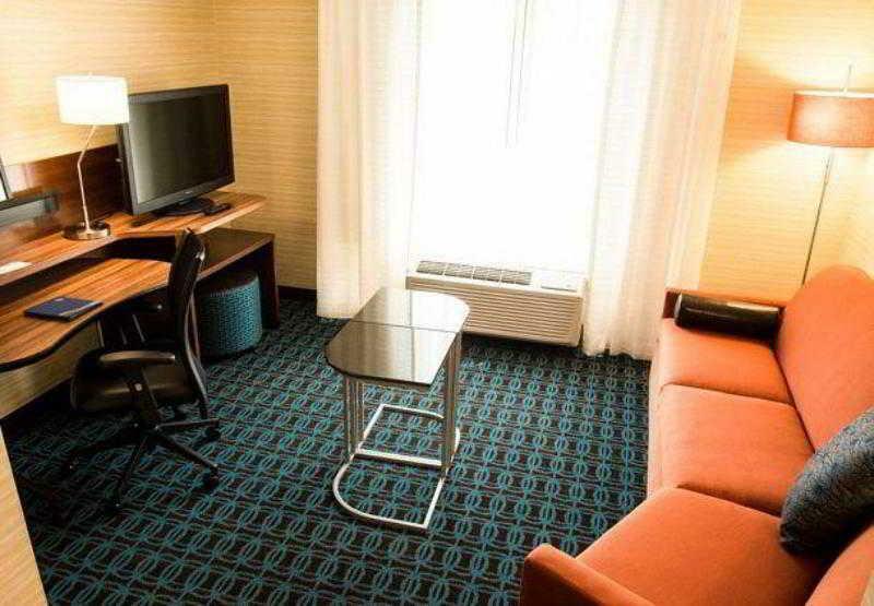 Fairfield Inn & Suites By Marriott Монктон Экстерьер фото